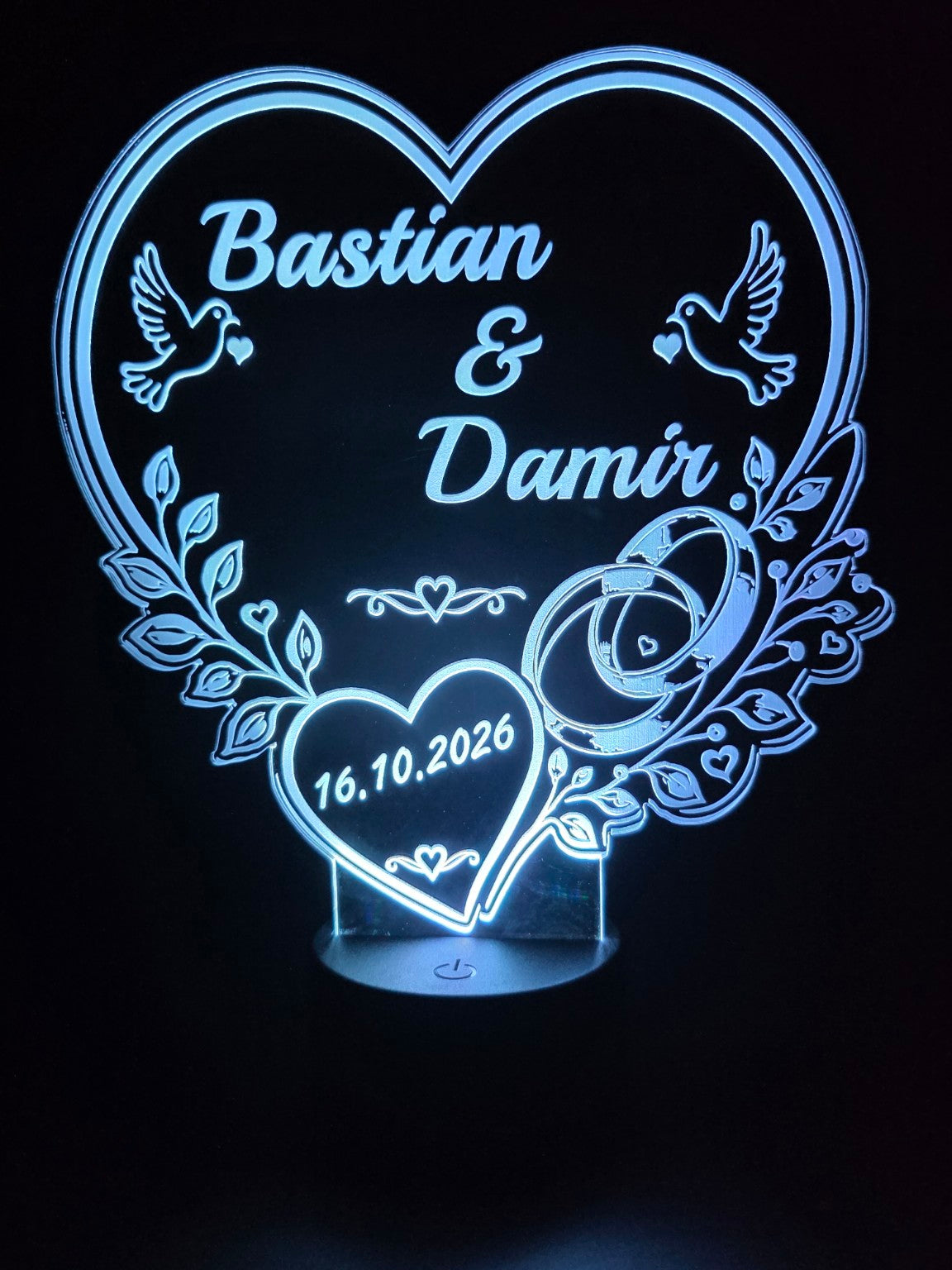 Blaue LED-Hochzeitslampe Bastian und Damir mit persönlicher Gravur