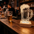Personalisierte XL LED-Lampe in Bierkrug-Form mit Holzsockel und leuchtendem Wunschtext