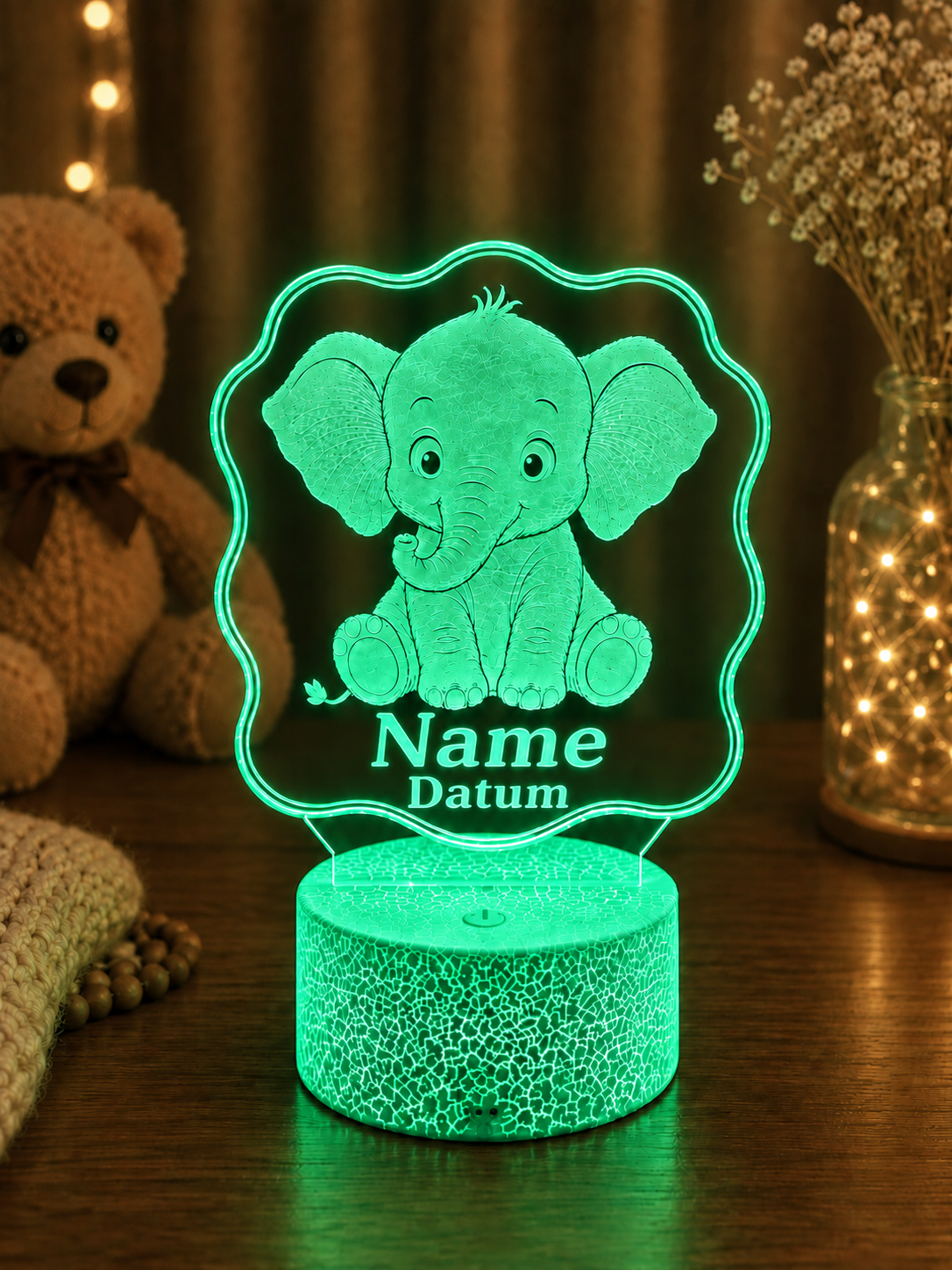 Personalisierte LED Tierlampe Elefant mit Name und Datum in Grün auf Cracked-Ice-Sockel